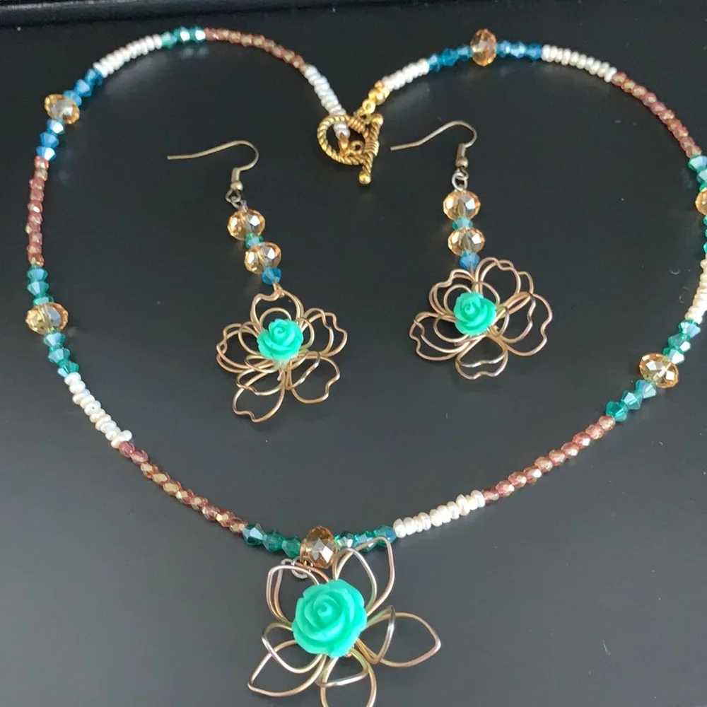 🌺Beautiful unique set with real pearls, Crystal & Czech glass 🌺 NWOT - Picture 1 of 9